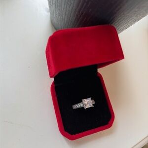 Sterling Silver 925 Clear Cut Stunning Ring (Size 8)